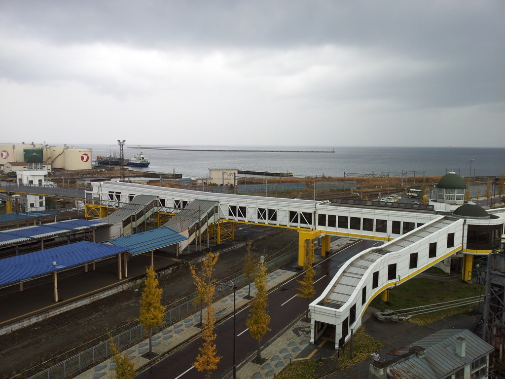 2016/11/13_青森ベイブリッジから青森駅と青森湾を望む