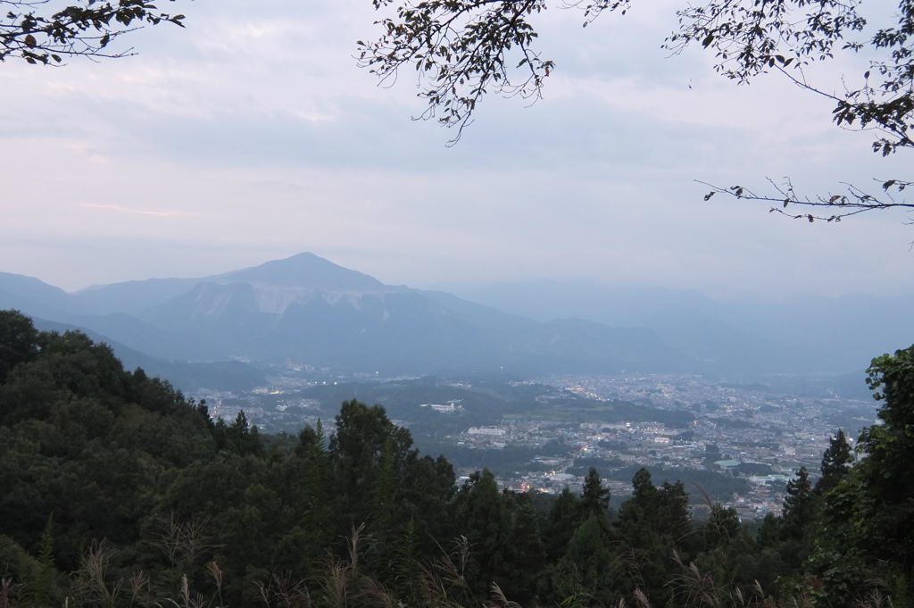 2015/09/21_蓑山近辺から武甲山と秩父市街を望む