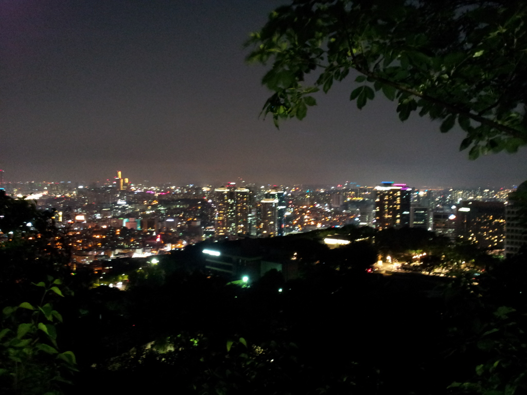 2017/06/17_南山公園からソウル市街の夜景を望む