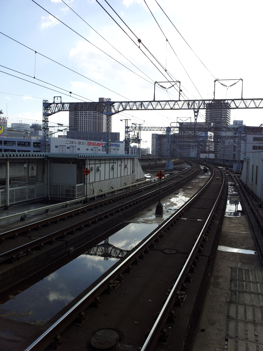 2016/11/12_仙台駅の水溜まりに空