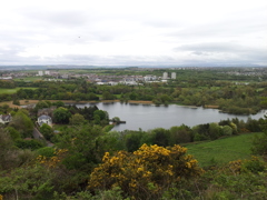 2016/05/20_クィーンズ・ドライブからダディングストン湖を望む
