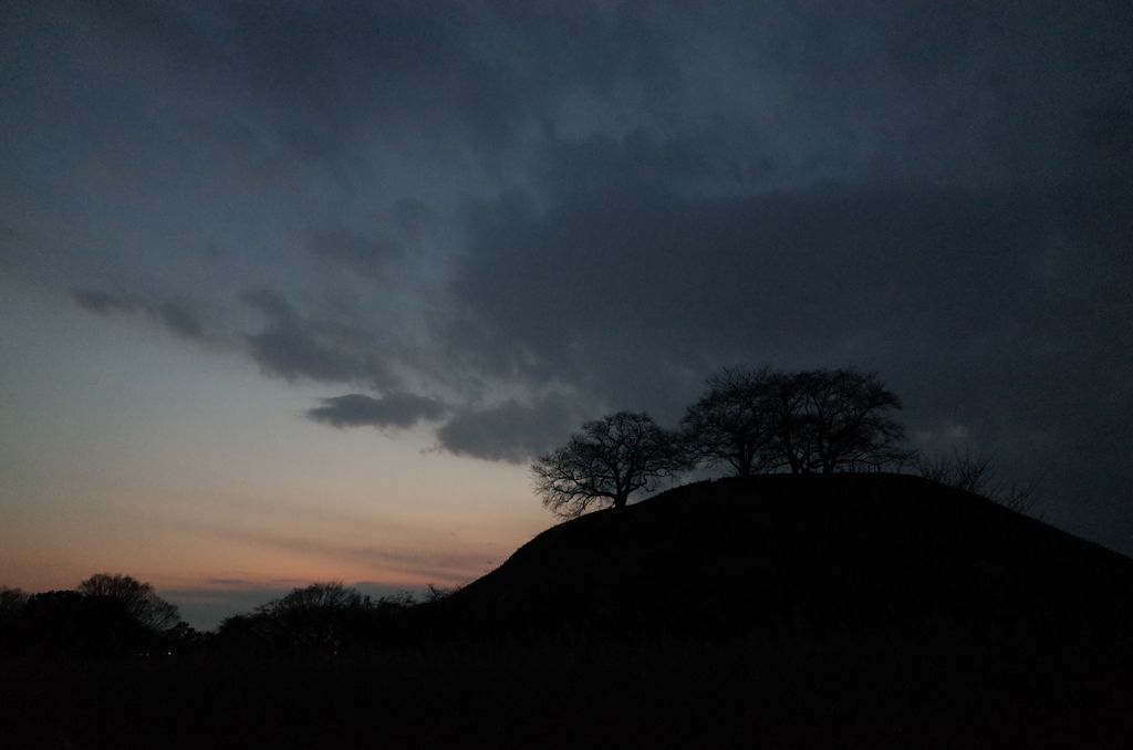 2014/12/31_夕暮れの丸墓山古墳