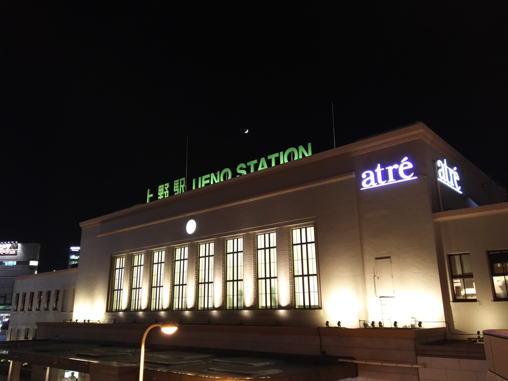 2017/05/29_夜の上野駅に月