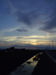 2016/07/24_用水路の夕暮れ