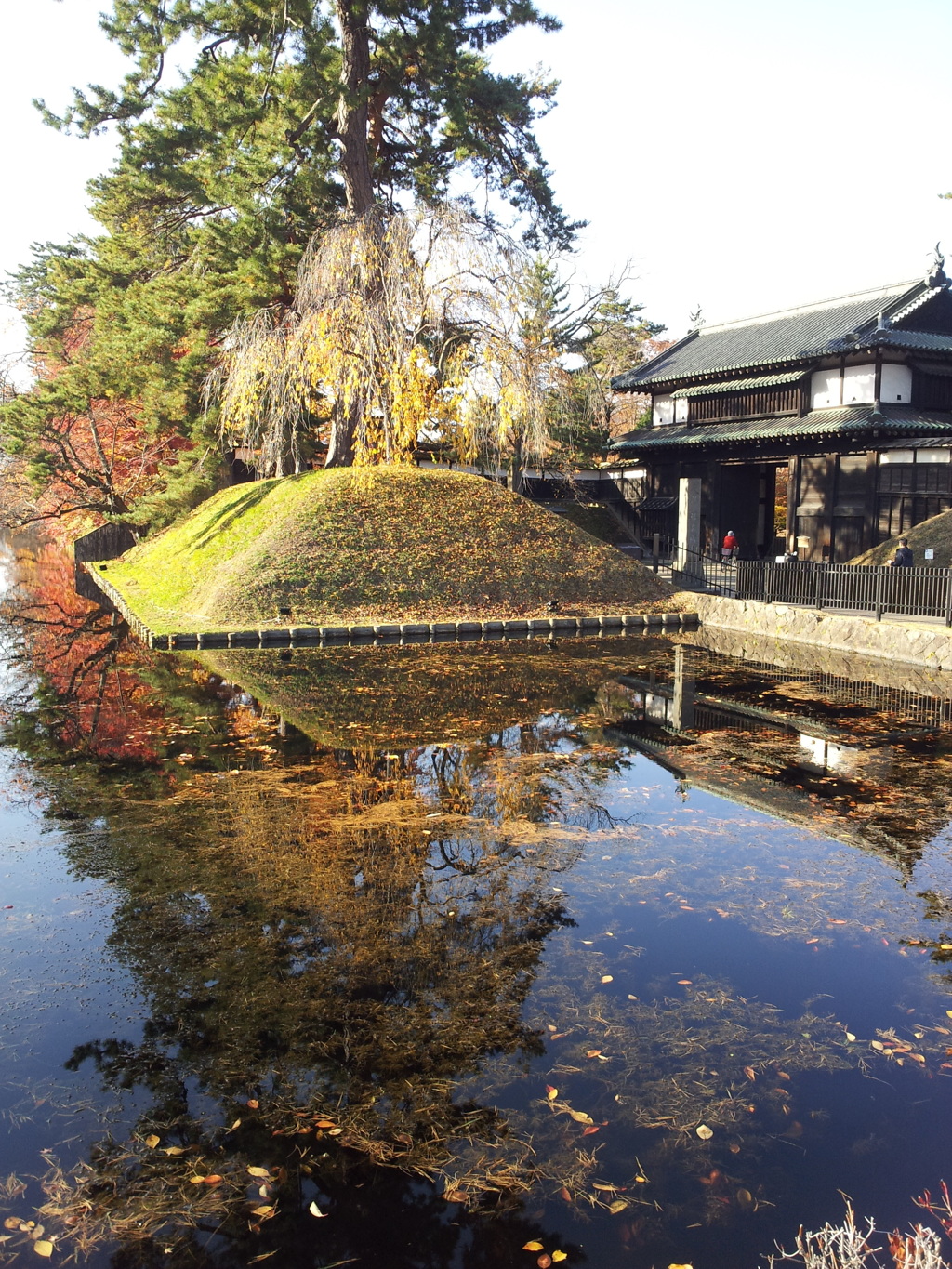 2016/11/14_弘前公園 外濠と追手門