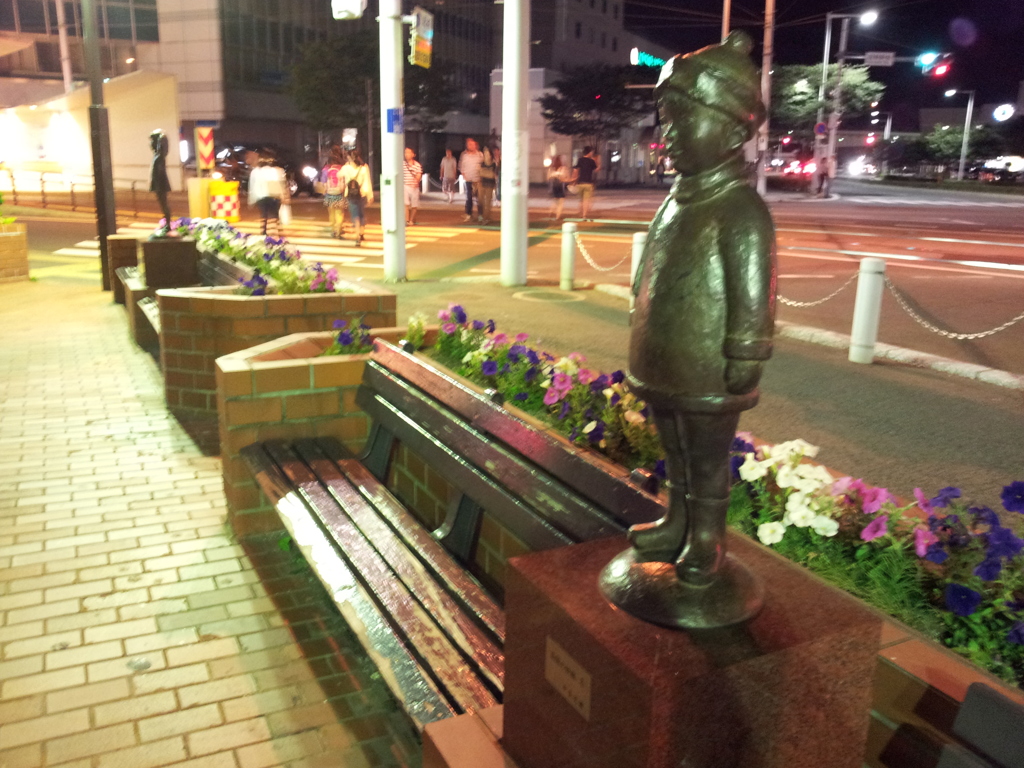 2016/08/12_夜の函館の街角アート（没カット）
