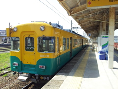 2018/04/21_新魚津駅に地鉄列車到着