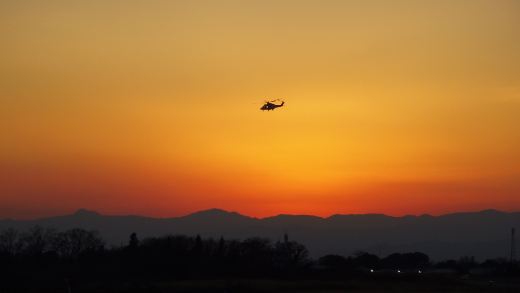 2014/01/12_夕空に浮かぶヘリ