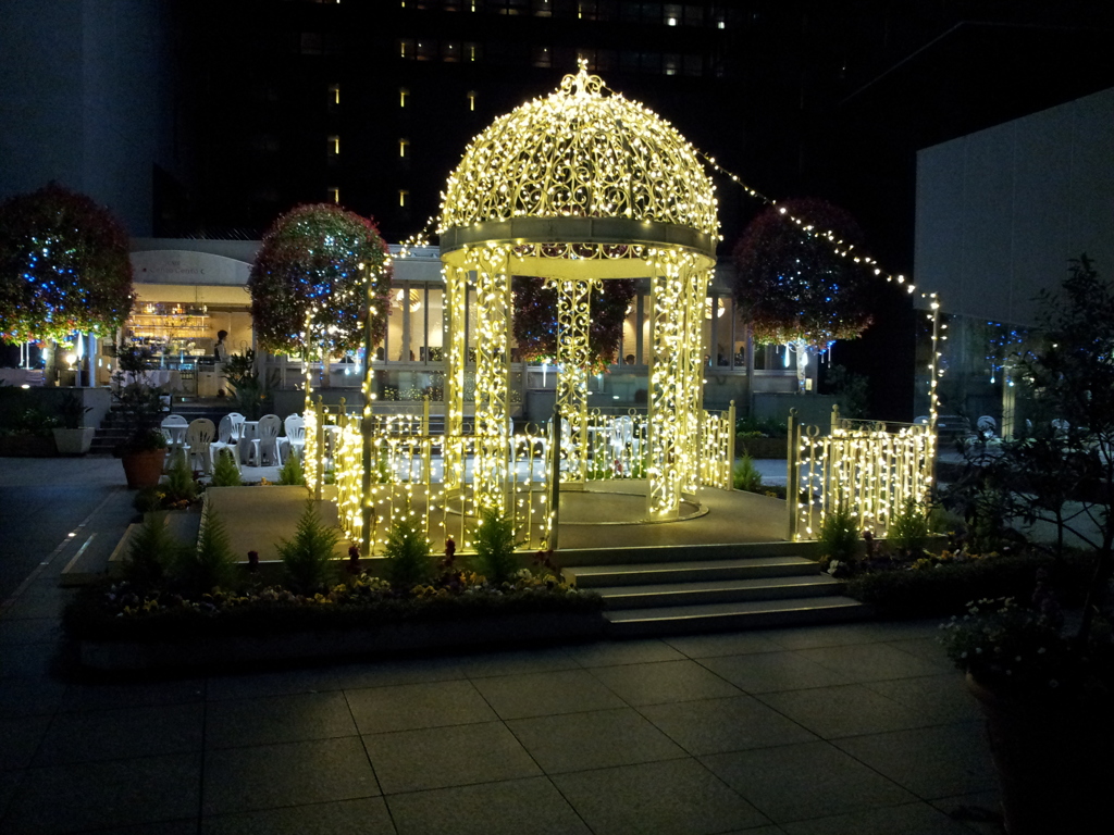 2019/04/12_夜の京都駅 東広場のイルミネーション