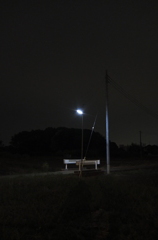 2014/05/05_夜の街灯とガードレール