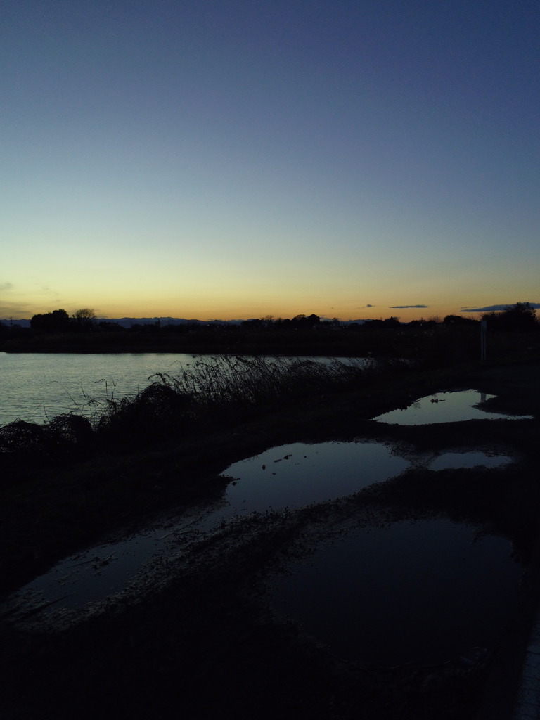 2016/12/24_水溜まりと溜め池の夕暮れ