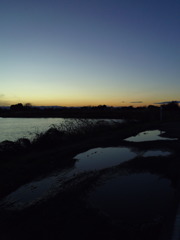 2016/12/24_水溜まりと溜め池の夕暮れ