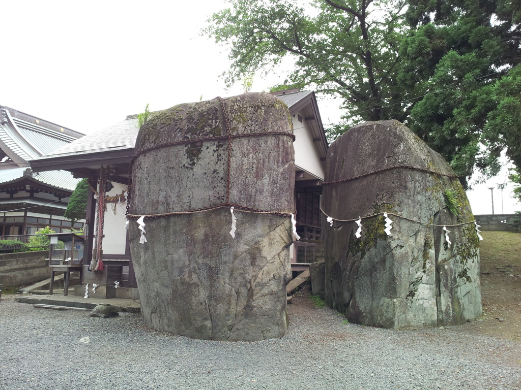 2016/07/16_三ツ石神社の岩