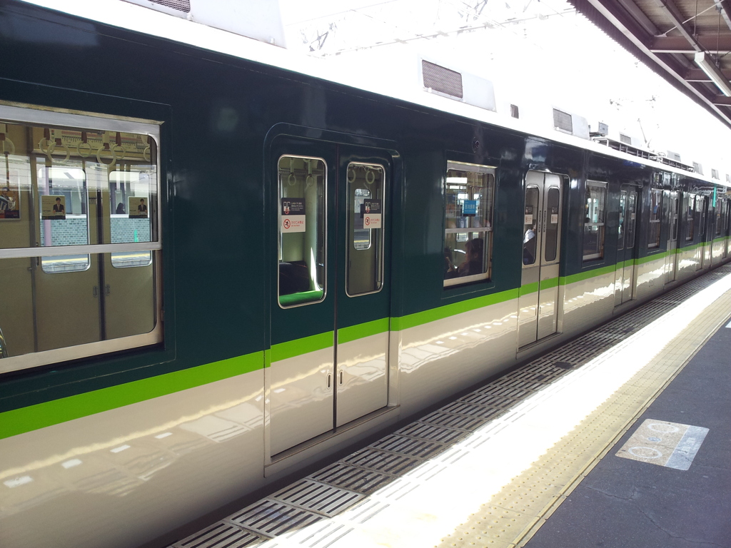 2019/04/12_やや渋い塗装の電車