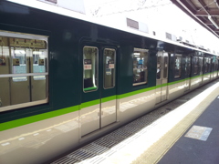 2019/04/12_やや渋い塗装の電車