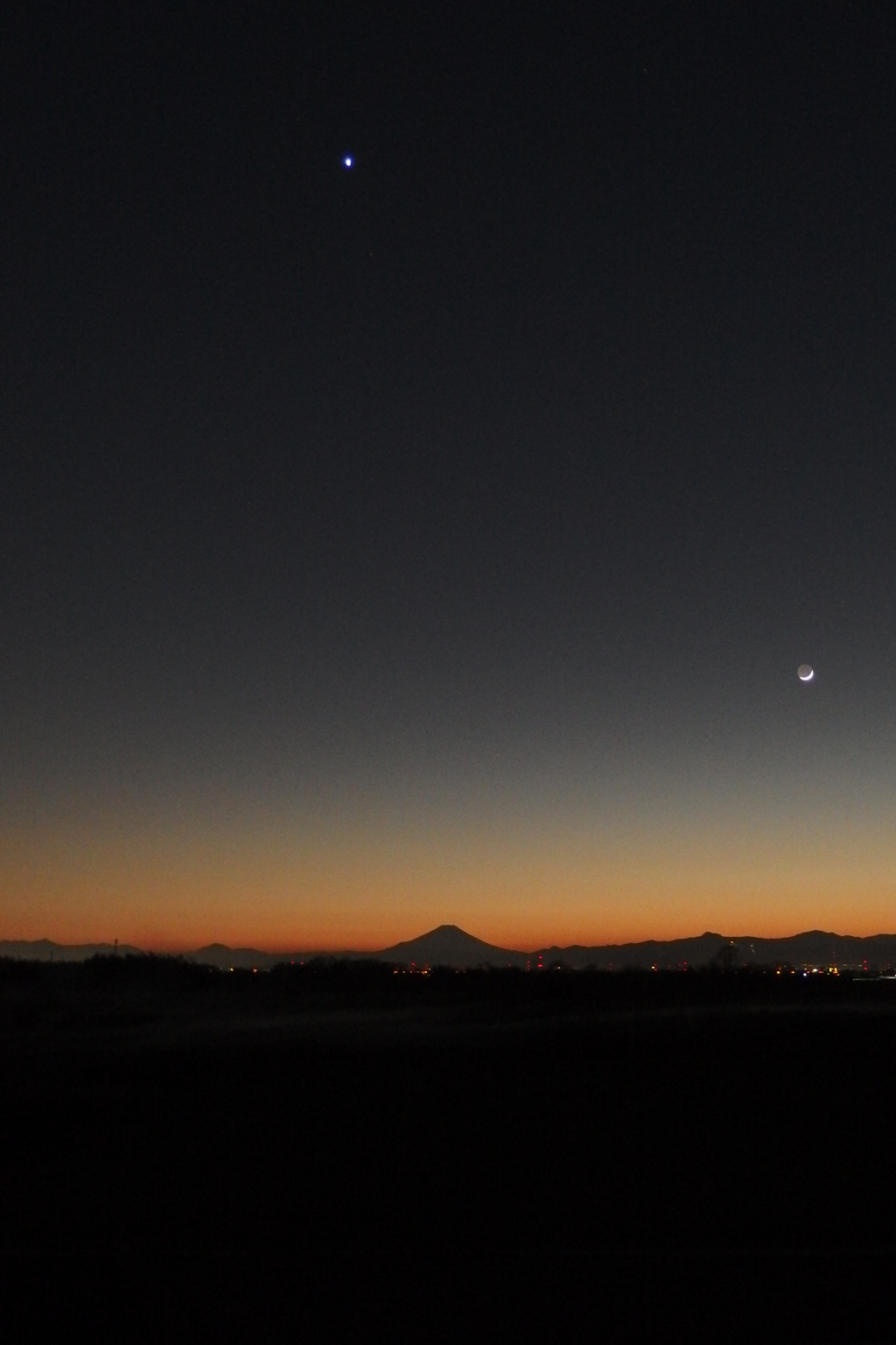 2016/12/31_夕暮れ富士と月