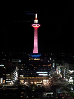 2019/04/12_京都駅 空中径路から夜の京都タワーを望む