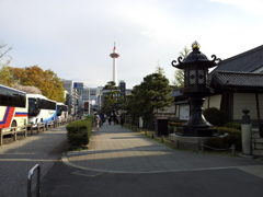 2019/04/12_東本願寺前から京都タワーを望む