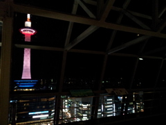 2019/04/12_京都駅 空中径路から夜の京都タワーを望む
