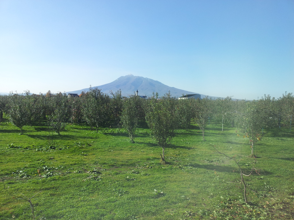 2016/11/14_五能線から岩木山を望む