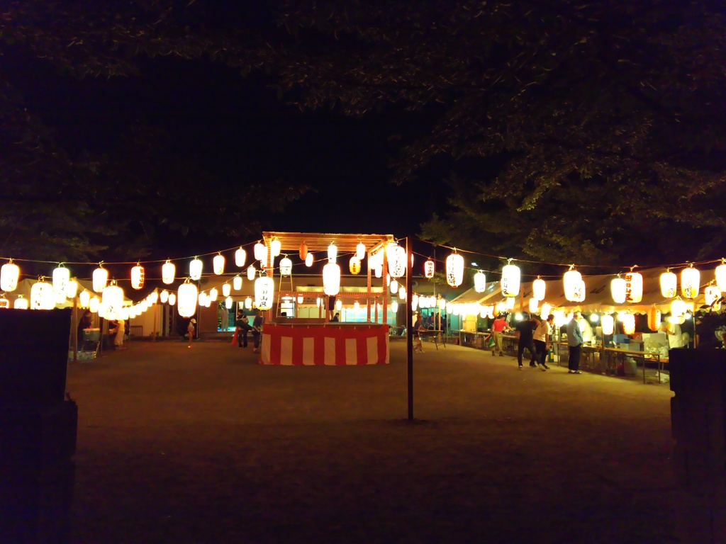 2016/07/30_夜の細田山会館 盆踊り撤収中