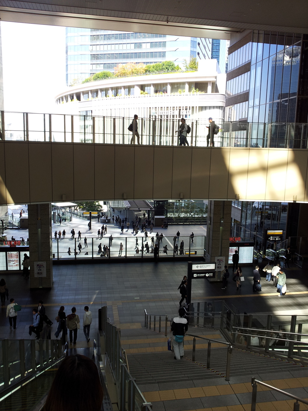 2017/10/27_大阪駅 時空（とき）の広場からの眺め