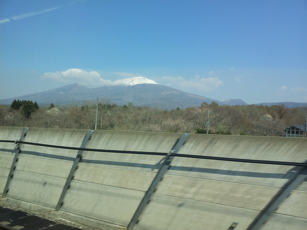 2018/04/20_北陸新幹線から浅間山を望む