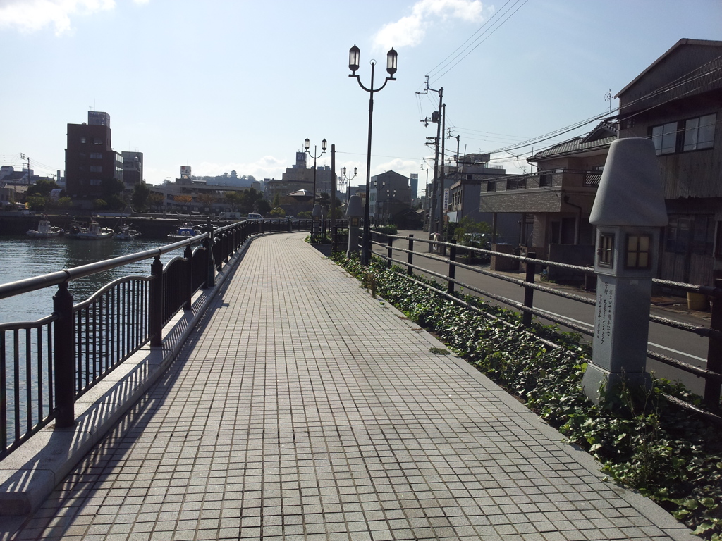 2017/10/26_丸亀港脇の歩道