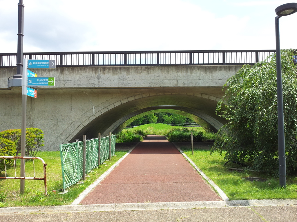 2018/07/14_中央公園とその上を通る高架
