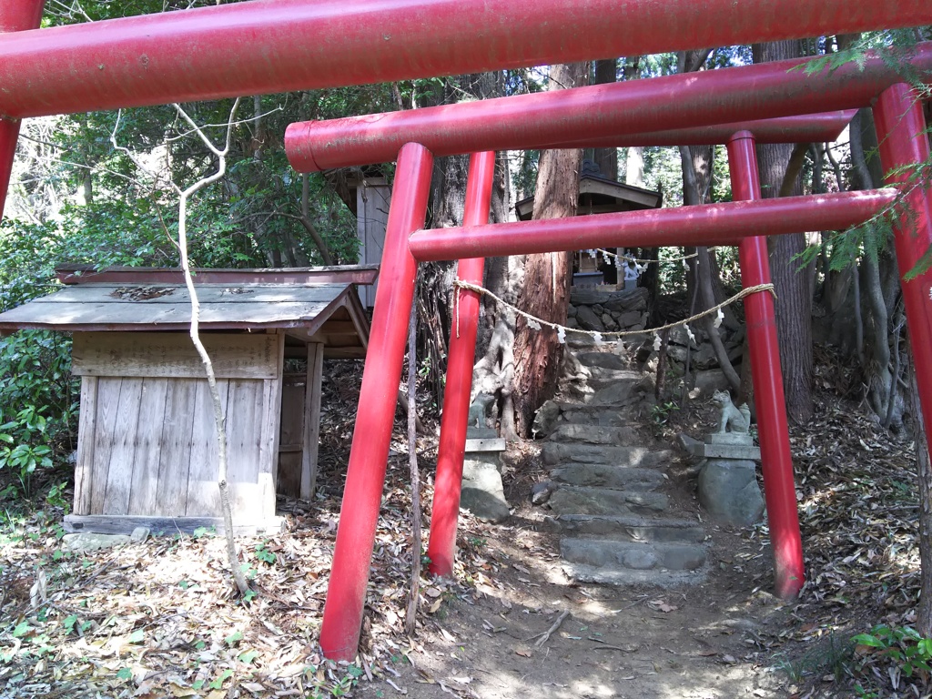 2018/04/01_外秩父山中の稲荷神社