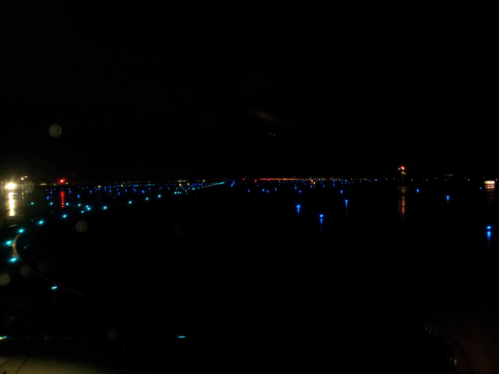 2017/10/25_機窓風景 夜の羽田空港