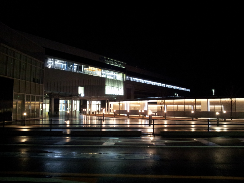 2017/01/11_夜、雨上がりの黒部宇奈月温泉駅