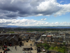 2016/05/21_エディンバラ城から新市街とフォース湾を望む