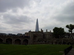 2016/05/19_ロンドン塔から現代建築物を望む