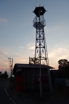 2015/07/26_夕暮れの火の見櫓と消防小屋