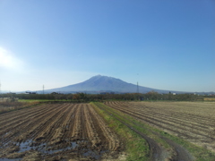 2016/11/14_五能線から岩木山を望む