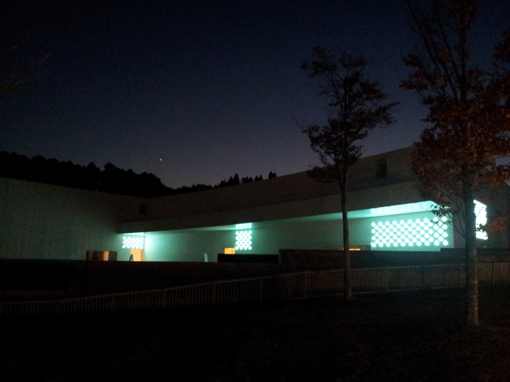 2016/11/12_夕暮れの青森県立美術館