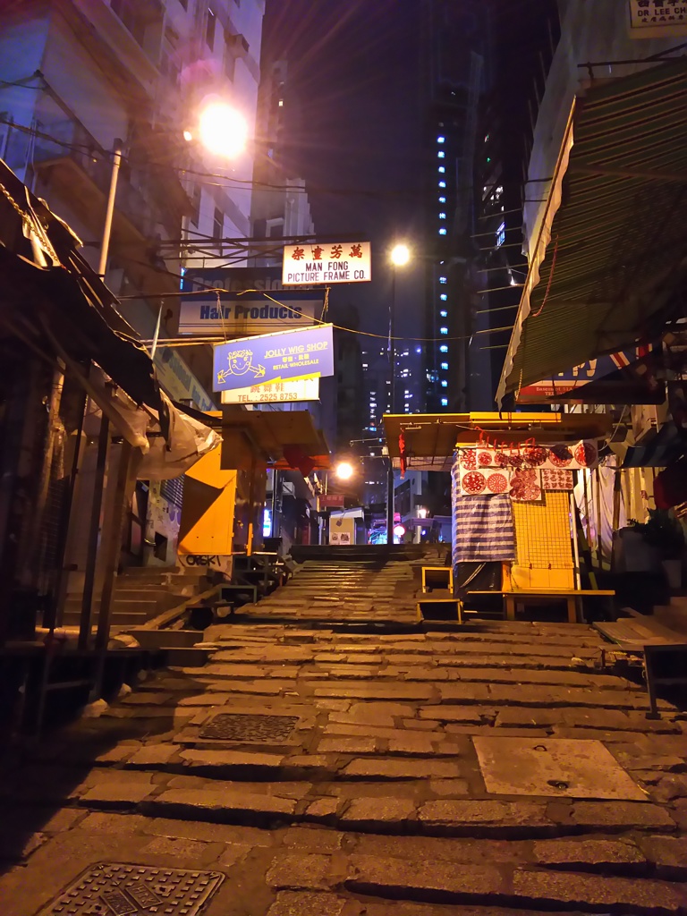 2017/03/12_夜の香港の路地