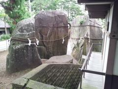 2016/07/16_三ツ石神社の岩
