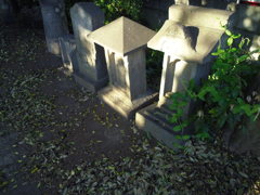 2017/05/04_神明神社参道入口の石造物
