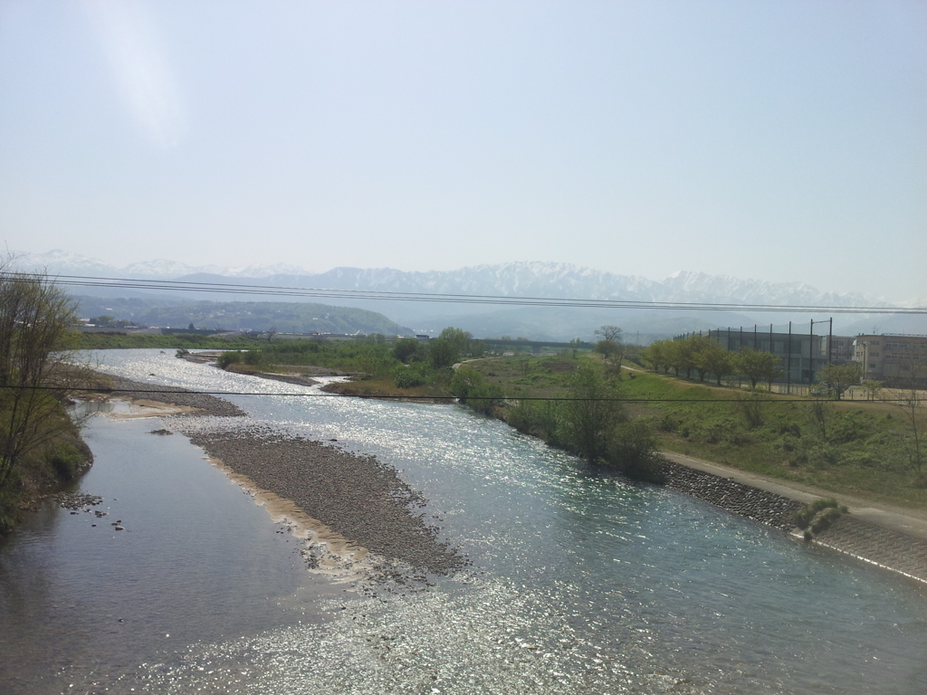 2018/04/21_富山地鉄から片貝川と立山連峰を望む