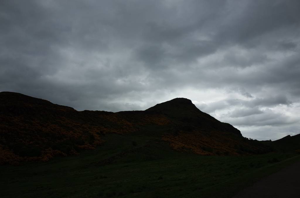 2016/05/20_ボランティアーズ・ウォークからアーサーズ・シートを望む