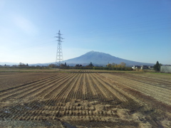 2016/11/14_五能線から岩木山を望む