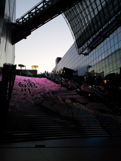 2019/04/12_京都駅 室町小路広場から大階段を望む