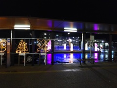 2016/11/21_夜、雨上がりの北上尾駅イルミネーション