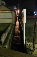 2011/11/18_夜の用水路