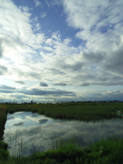 2017/05/14_溜め池に雲