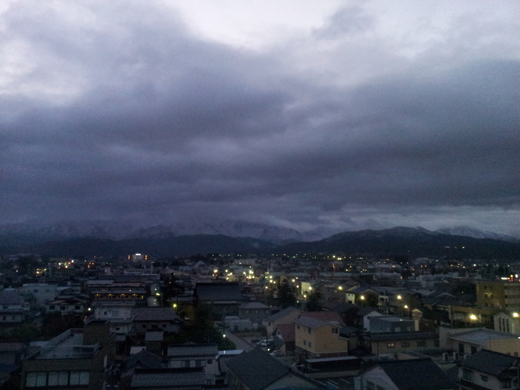 2017/11/16_宿から朝の立山連峰を望む