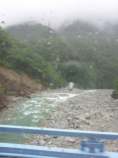 2018/05/31_宇奈月〜欅平間の車窓風景 山にかかる霞