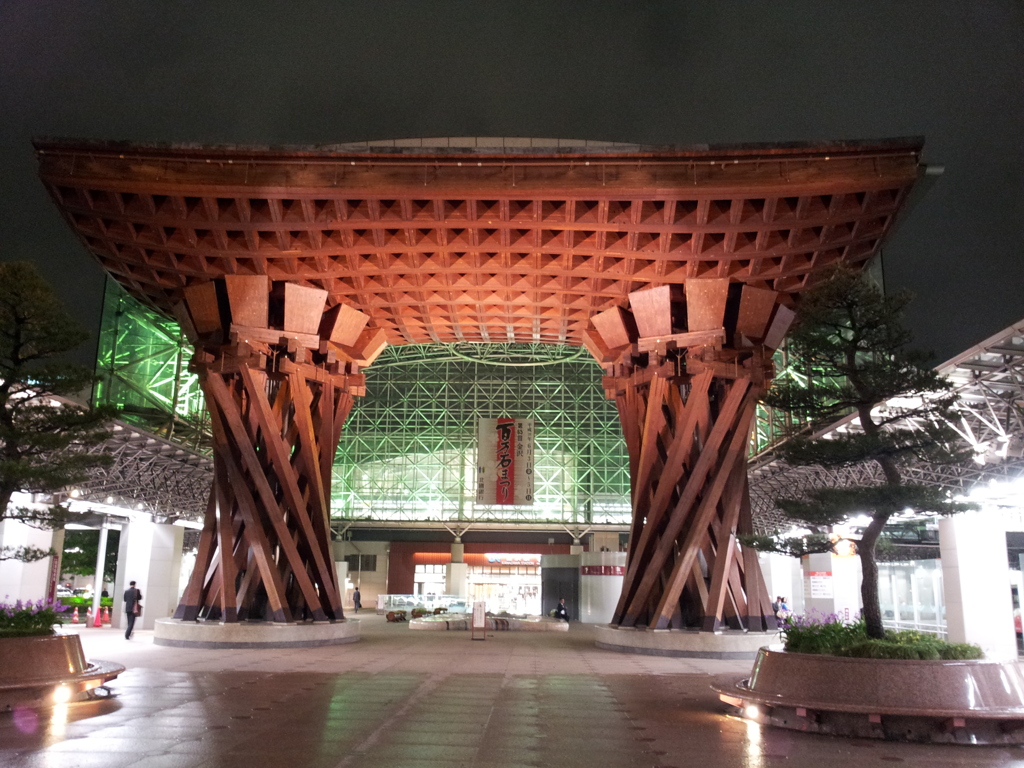 2016/05/11_夜の金沢駅 鼓門ともてなしドーム